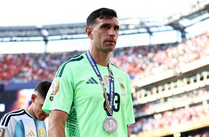 Serie A -Juventus-chef med stor indsigt: Emiliano Martinez vil skifte klub
