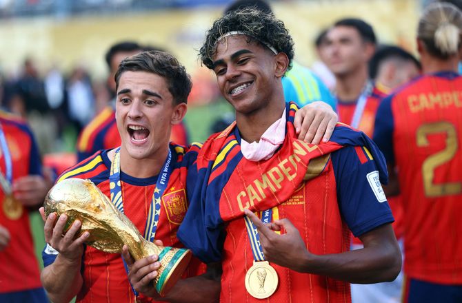 VM -Spanien topper verdensranglisten - Norge overhaler Danmark