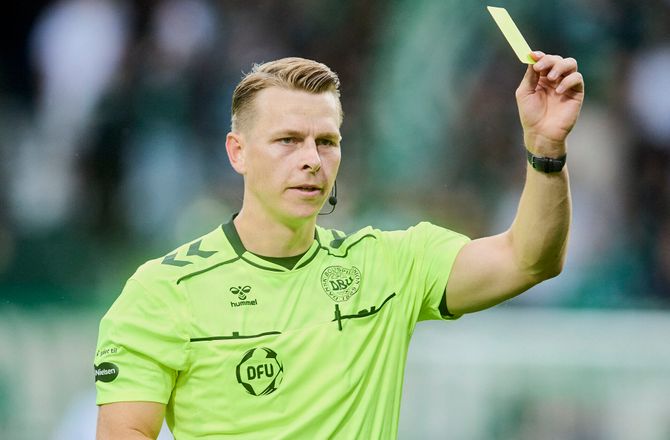 3F Superliga -Frederik Svendsen passer fløjten i Brøndby