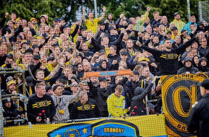 3F Superliga -Brøndby straffes: Ølkrus ramte AGF-spiller
