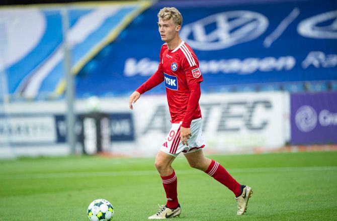 3F Superliga -Familie og venner på lægterne: Debut glæder SIF-stopper