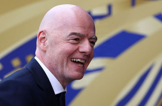 VM -CAF holder døren åben for FIFA's omstridte plan