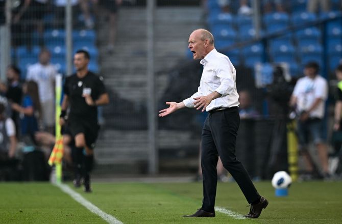 EL-kval -Store bøder: UEFA straffer Niels Frederiksen efter AGF-kamp