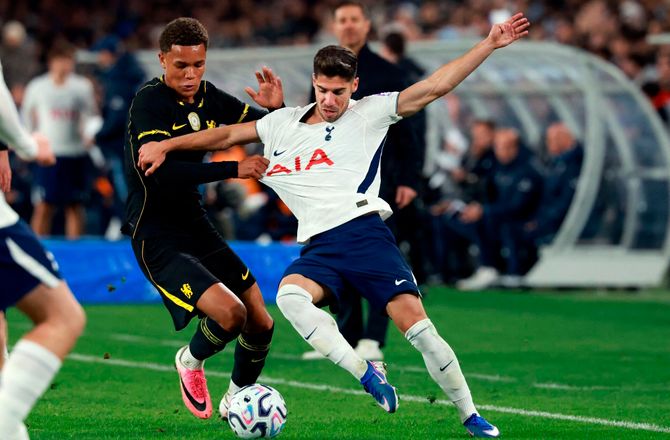 Championship -West Ham køber Tottenham-kant