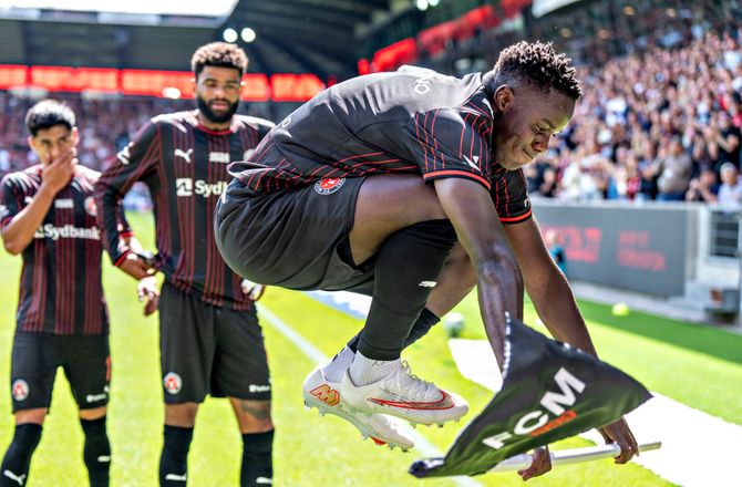 3F Superliga -Franculino-hug er månedens mål