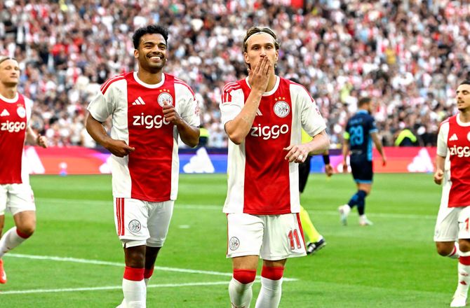 Æresdivisionen -Ajax bekræfter: PSG betaler op til 411 millioner