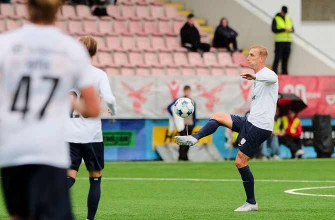 ECL-kval -FCN bænker anfører mod Valur