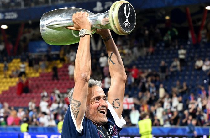 Ligue 1 -PSG forlænger med Luis Enrique