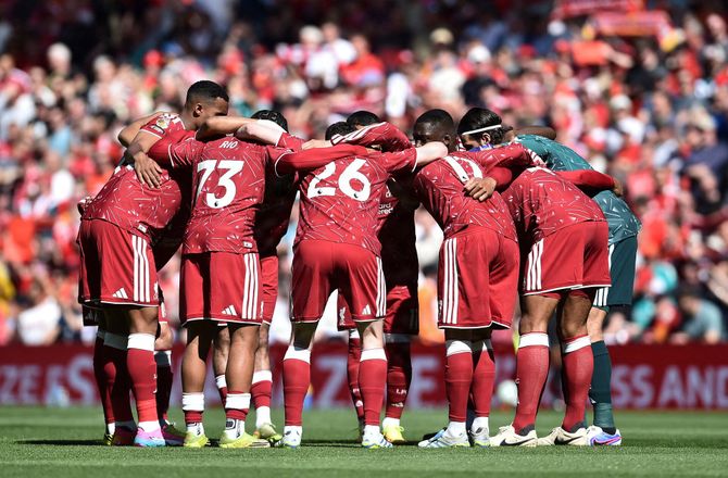 Premier League -Liverpool forlænger og udlejer forsvarer