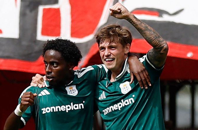 Æresdivisionen -Elias Sørensen med første mål i Holland efter koks