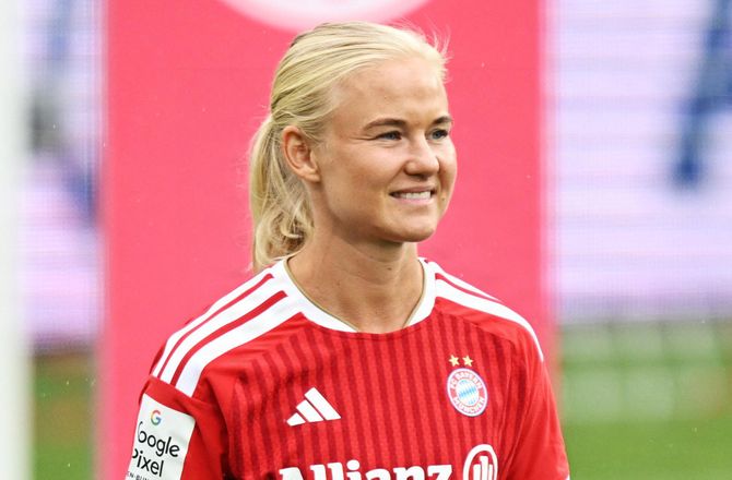 Champions League -Pernille Harder nomineret til Ballon d'Or