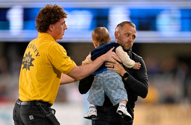 Major League Soccer -MLS-kamp afbrudt: Der er en baby på banen