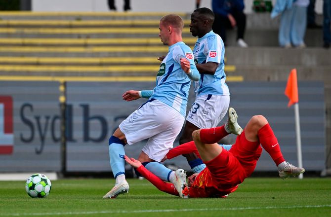 3F Superliga -LIVE: Kæmpe afbrænder!