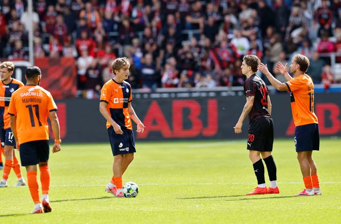 3F Superliga -LIVE: Kæmpe utilfredshed med dommeren i Herning!