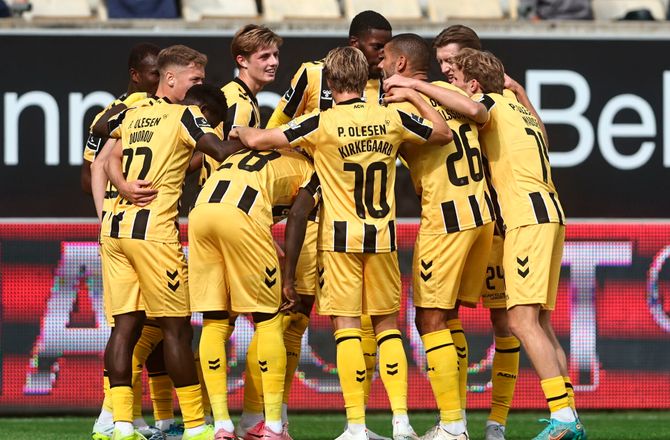 3F Superliga -LIVE: Akrobatisk scoring i Horsens!
