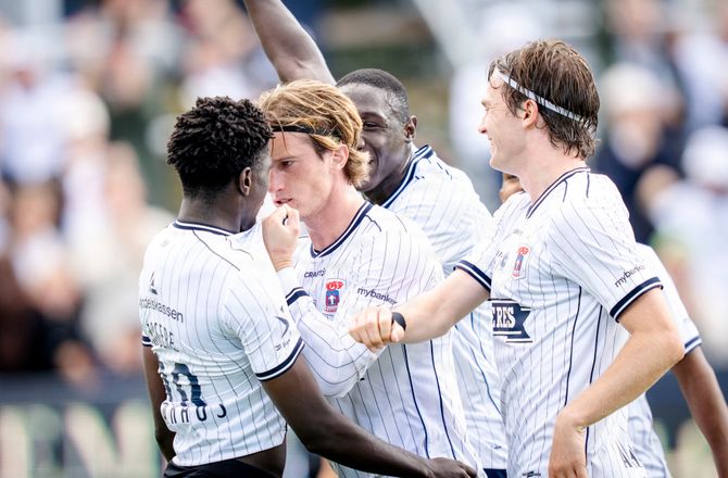 3F Superliga -Solbakken tilbage i AGF-truppen