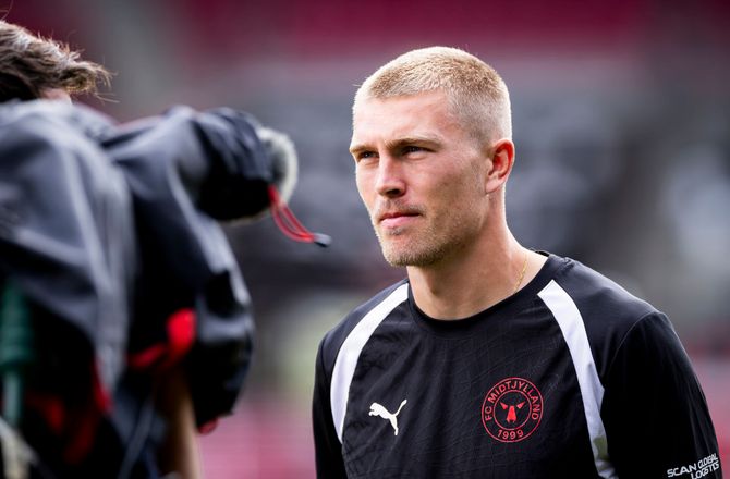 3F Superliga -Erlic tvunget ud: NK undrer sig over dommerlinje