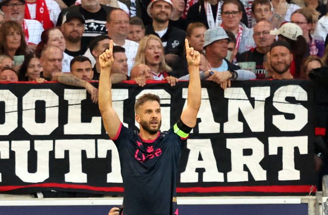 Champions League -Kongens begravelse fyldte hos Viking: En følelsesladet dag