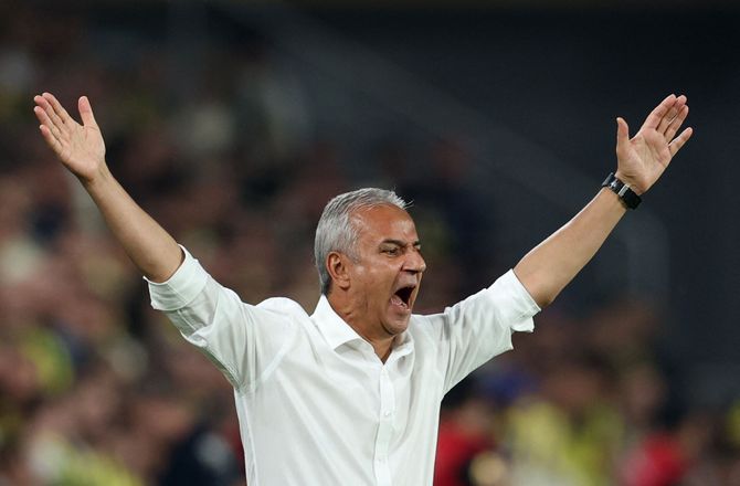 Champions League -Fenerbahce-præsident slår fast: Træner skal ingen steder