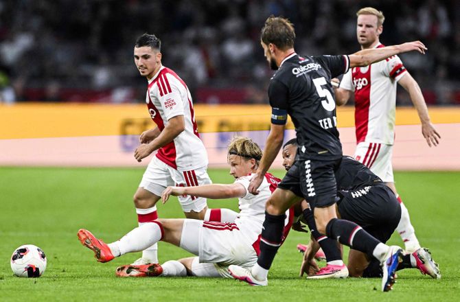 Æresdivisionen -Dolberg-assist i pointtab for Ajax