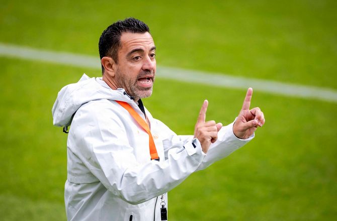 International -Xavi forsvarer landsholdsduo efter Saudi-skifte