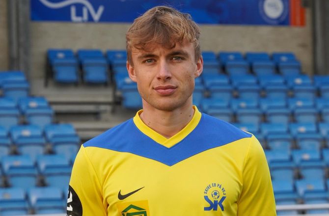 2. division -Gustav Callø skriver med Skive