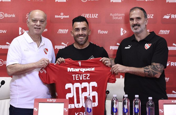Copa Argentina -Carlos Tevez forlænger med Independiente
