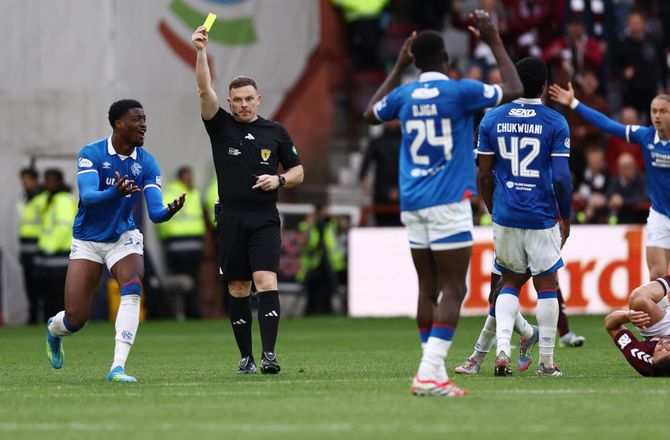 Premiership -Dommer under politibeskyttelse efter Celtic-kamp