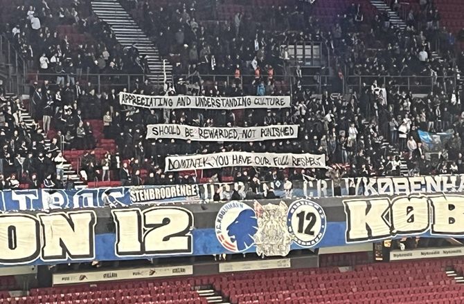 3F Superliga -Sektion 12 med bannere: Respekt Kotarski