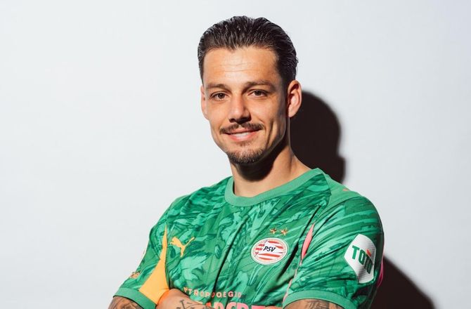 Æresdivisionen -PSV-keeper ramt af skade - ude i flere måneder