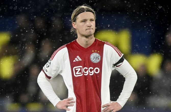 Æresdivisionen -Ingen mål: Dolberg sendt tilbage på bænken