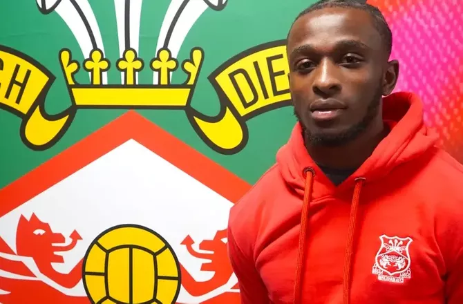 League 1 -Opruster igen: Wrexham henter back i Aston Villa