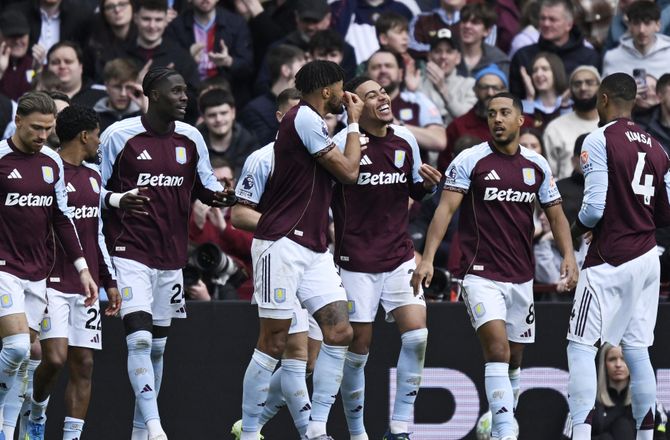 Premier League -Abraham blev overtidshelt i Aston Villas rutschebanetur