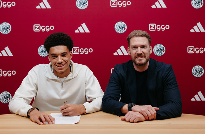 Æresdivisionen -Ajax belønner Bouwman
