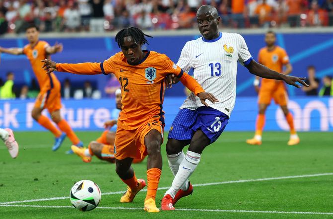FIFA VM -Frimpong vraget: Handler om fysikken