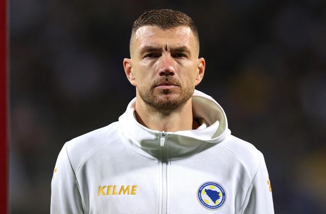 Bundesliga -Dzeko begræder Wolfsburg-situation: Det er trist