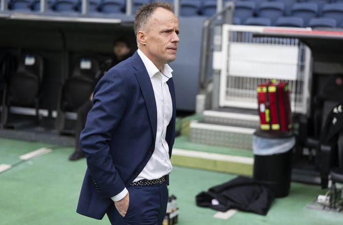 Danmark (k) -Michelsen skifter en til afgørende VM-kampe