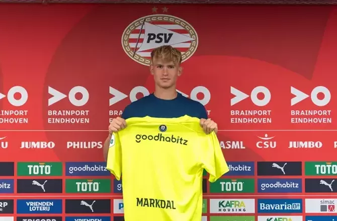 Æresdivisionen -PSV-dansker skal videre: Bedst for min karriere