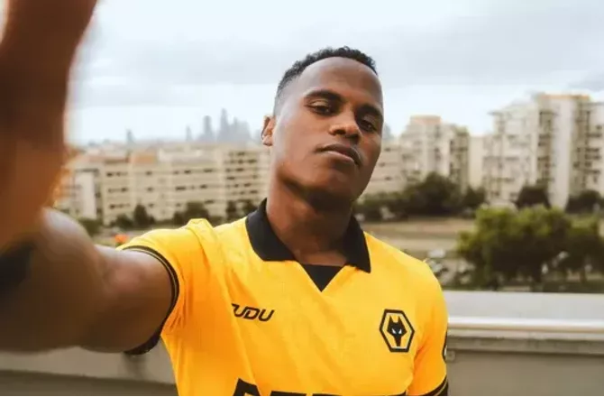 International -Wolverhampton sælger Jhon Arias