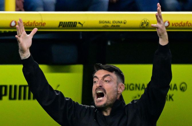 Bundesliga -Fyringstruet Frankfurt-boss efterspørger tid