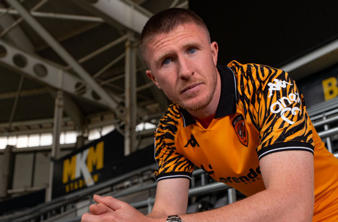 Championship -John Lundstram vender tilbage til engelsk fodbold