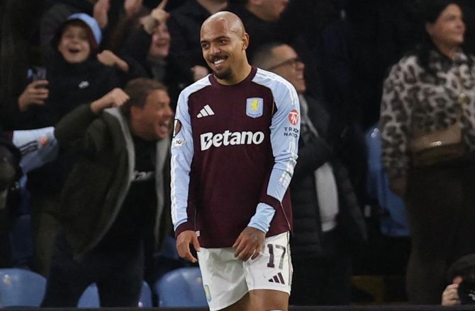 Europa League -Donyell Malen ramt af kasteskyts: Han er okay