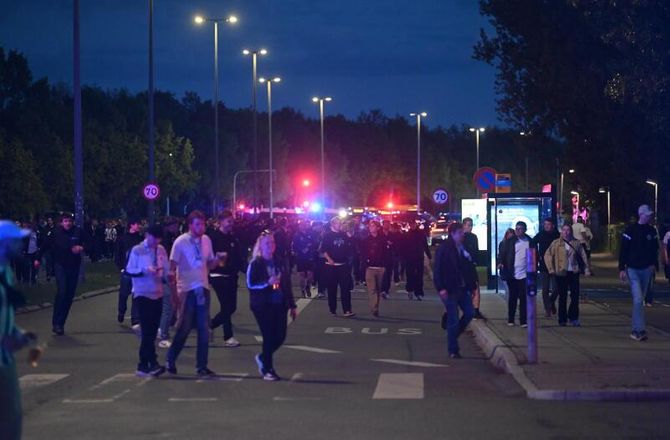 3F Superliga -LIVE: FCK-fans forlader stadion samlet
