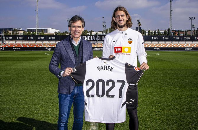 La Liga -Valencia belønner ung midtstopper