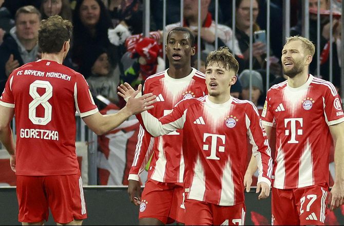 Bundesliga -Bayern tromlede videre