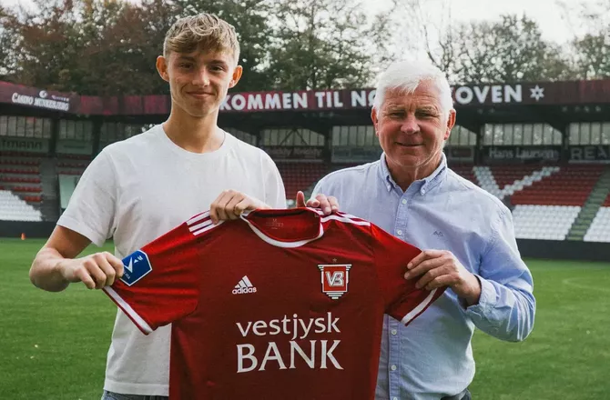 3F Superliga -Vejle forlænger med 18-årig midt