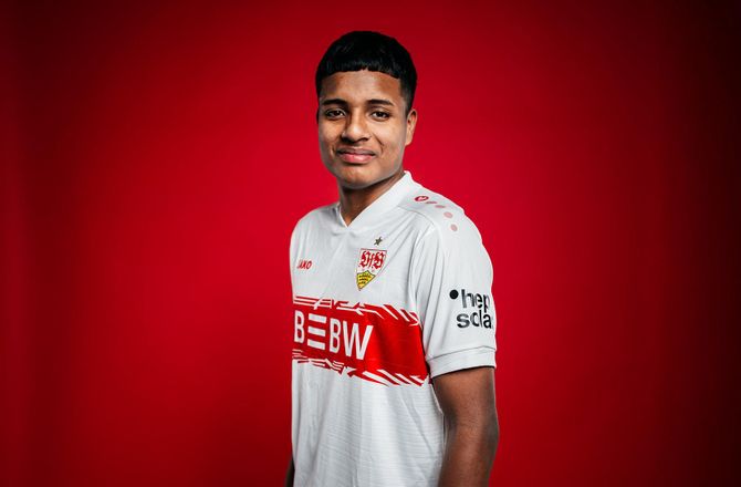 Bundesliga -Stuttgart køber Racing-spids