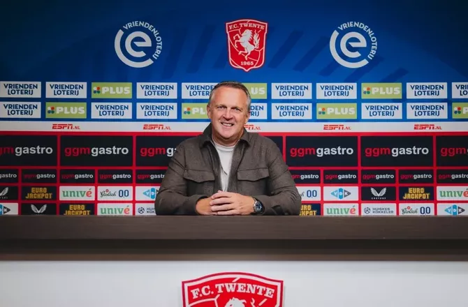 Æresdivisionen -John van den Brom overtager i Twente 