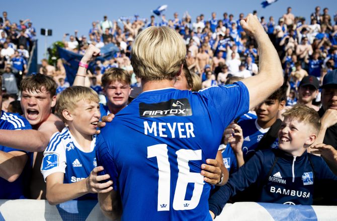 Betinia Liga -Lyngby sælger Johan Meyer