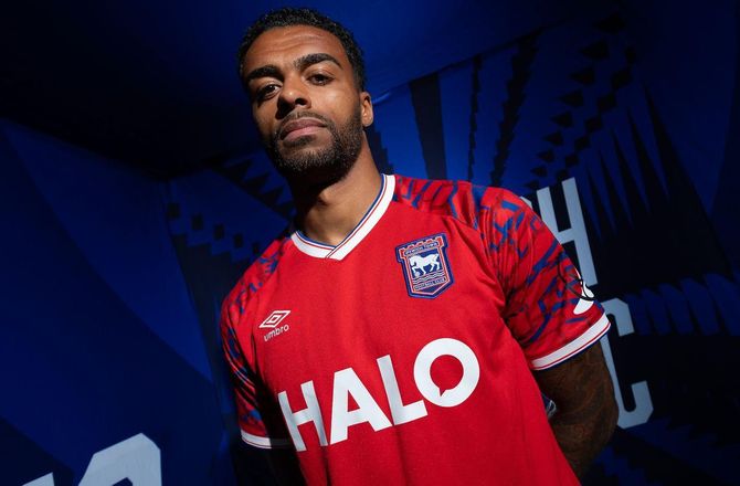 Championship -Ipswich køber Darnell Furlong